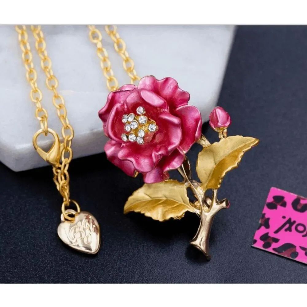 NWT Betsey Johnson Red Rose Crystal Necklace Pendant